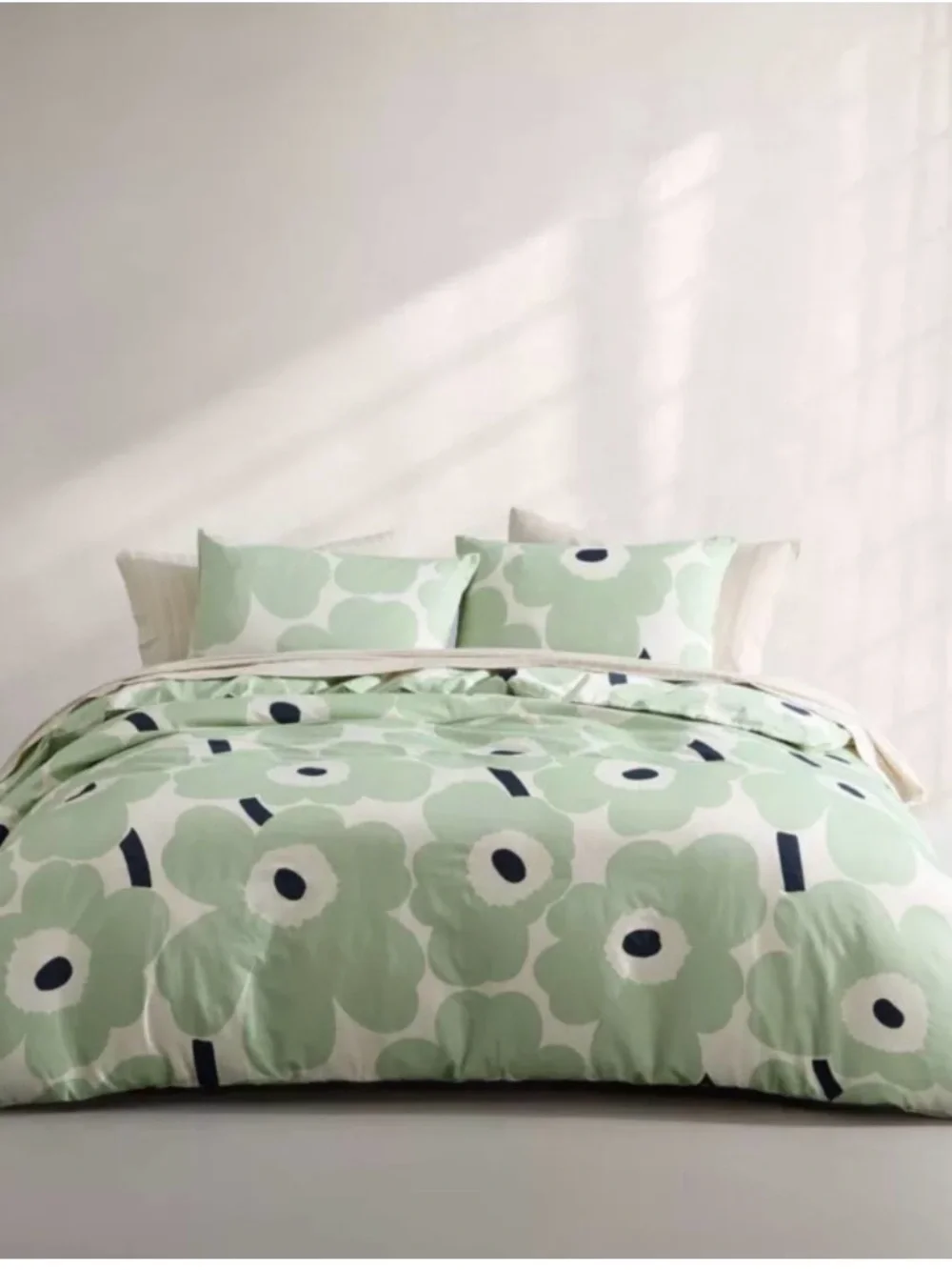 Marimekko UNIKKO 100% Organic Cotton Duvet Cover Set in Celadon Green. Queen.NEW